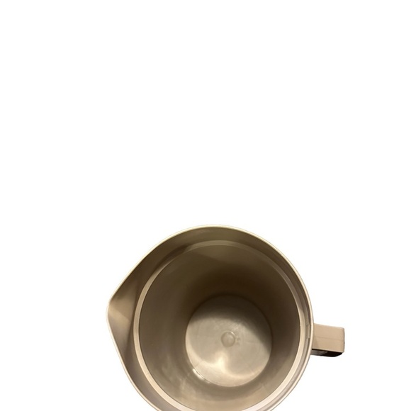 Tupperware Vintage Tan Push Button Putcher - Picture 4 of 4